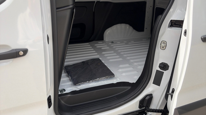 Vauxhall Combo Cargo Combo Diesel 1.5 Turbo D 100ps Prime Plus H1 Van - Image 5
